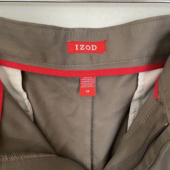 Men's Izod Pleated-Front Chino Shorts Size 38 Brown 9.5" Inseam - Picture 3 of 6